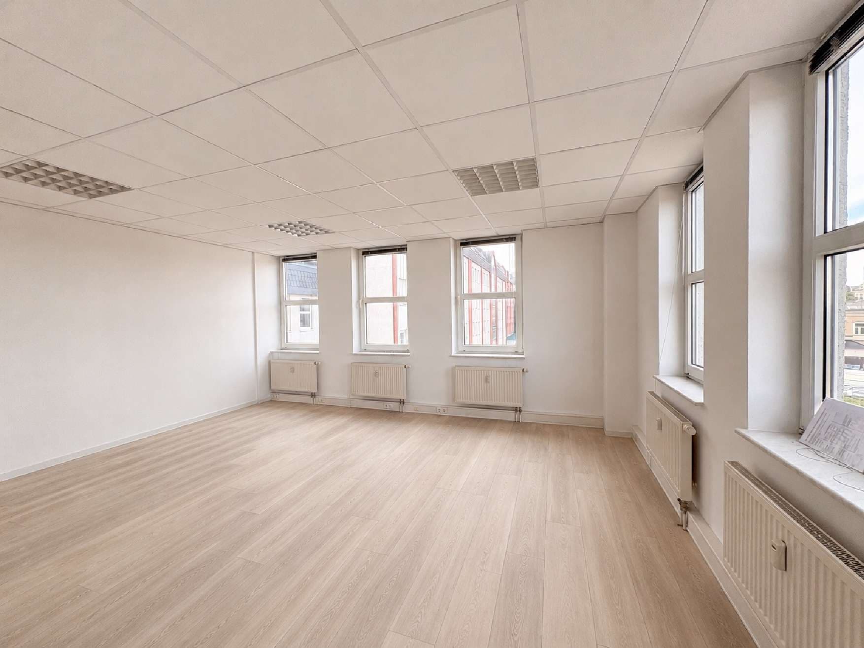 80m² Bürofläche in modernem Geschäftshaus!