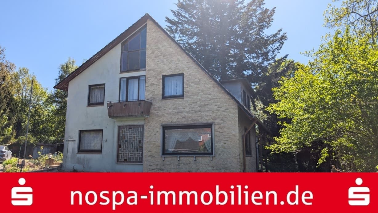 Kein Haus von der Stange: ca. 306 m² Wohnfläche in zweiter Reihe mit Entwicklungspotenzial!