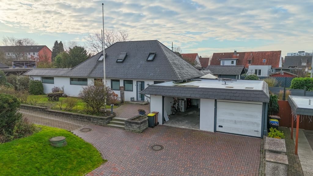 Großzügiges Einfamilienhaus mit Schwimmbad