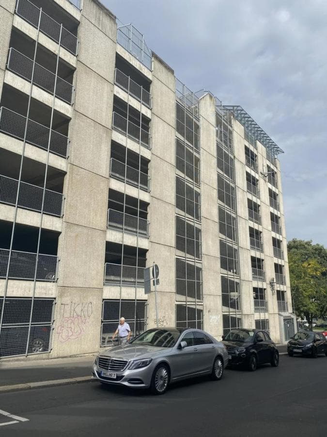 Stellplatz in der Mauerstraße zu vermieten! Einen Monat kostenfrei Parken**