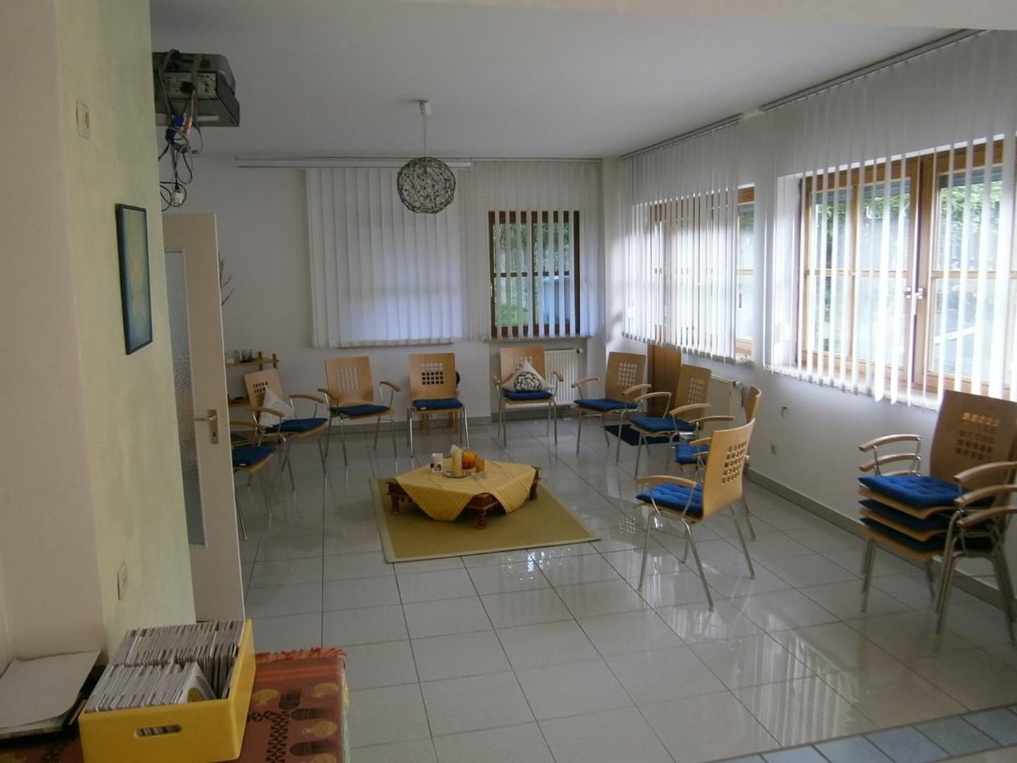 3 Apartments einzeln oder zusammen als Wohnung, TG, Stellplatz, dazu Garten mietbar
