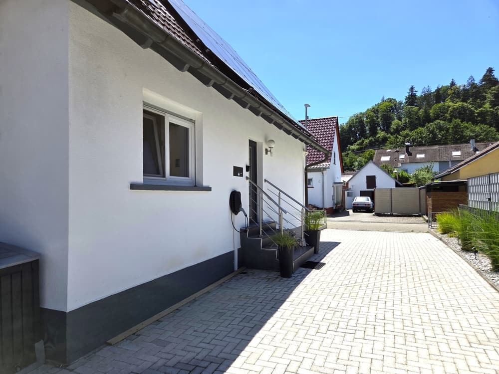 KERNSANIERTES FAMILIENHAUS MIT POOL, EBK, KAMIN, 2 BÄDERN, DOPPELGARAGE...