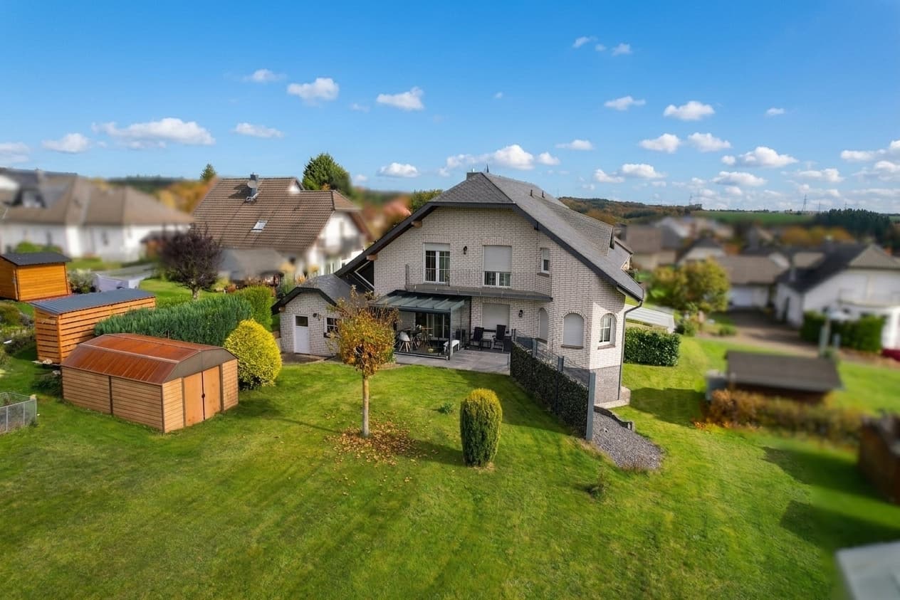 Eifel/Gevenich: Eindrucksvolles Mehrgenerationenhaus – Ideal für große Familien