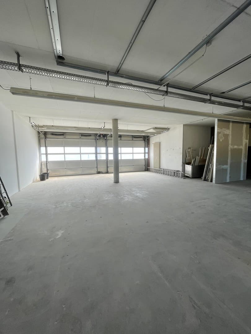 260m² Lager Halle m.Laderampe+Büro+WC , 2x Sektionaltor 3,74m hoch Lagerhalle Produktion