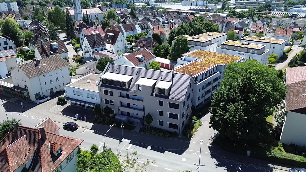 Kapitalanleger aufgepasst - 5% Rendite!
Vermietete WG-Wohnung in neuwertiger Wohnanlage in RV!