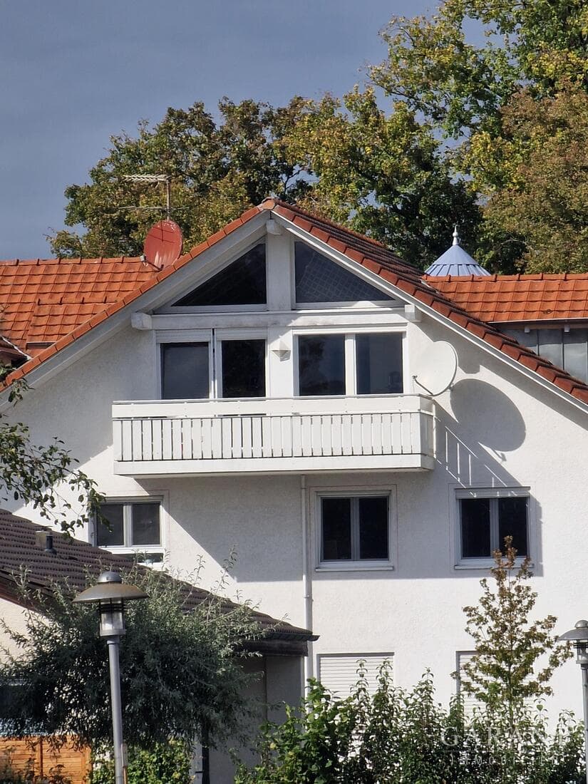 Helle und gemütliche 3 Zimmer-Dachgeschoss-Wohnung mit Balkon