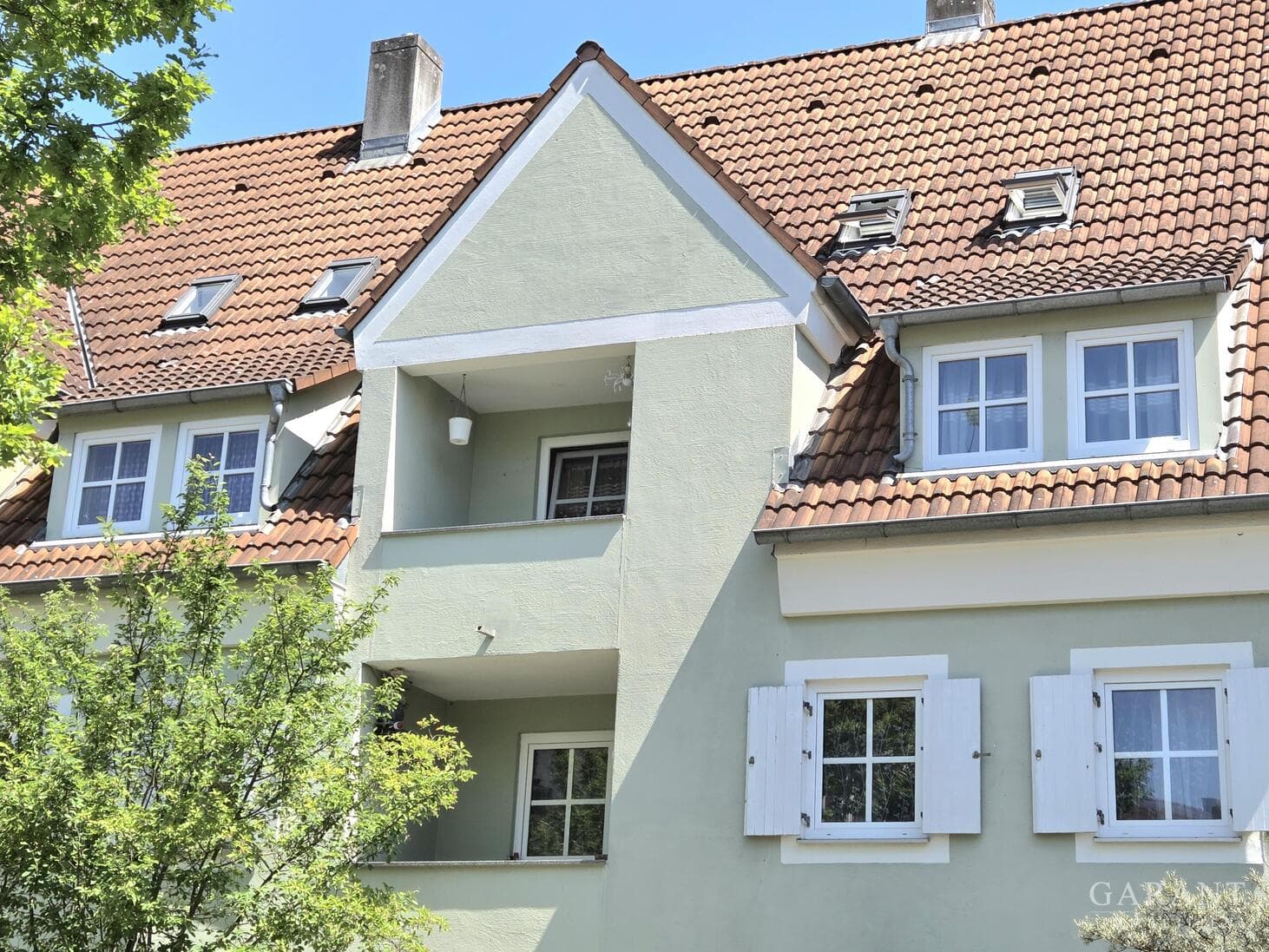 Geräumige Eigentumswohnung mit ausgebautem Dachgeschoss und Tiefgaragenstellplatz in Neutraubling