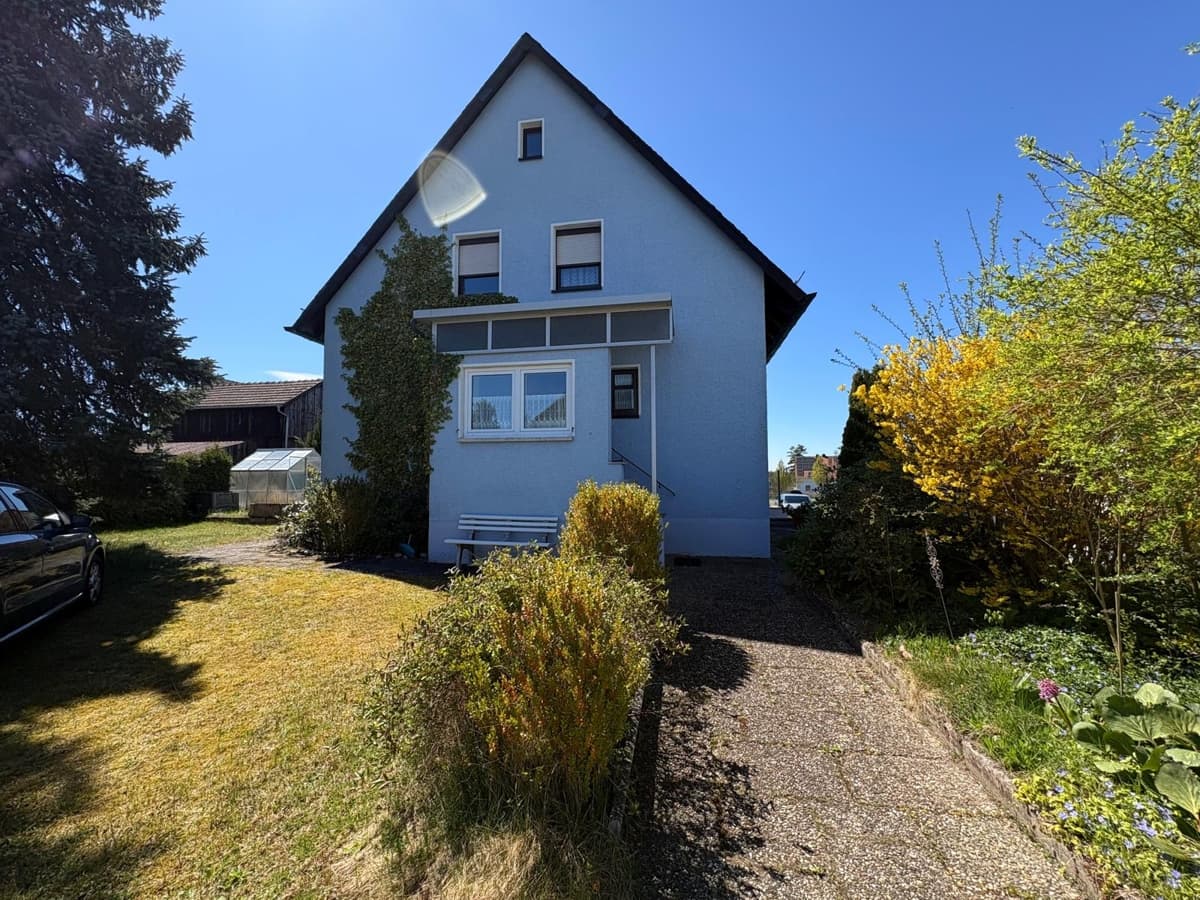 Gepflegtes Zweifamilienhaus in Schwarzenbach  – viel Potenzial zur freien Gestaltung!