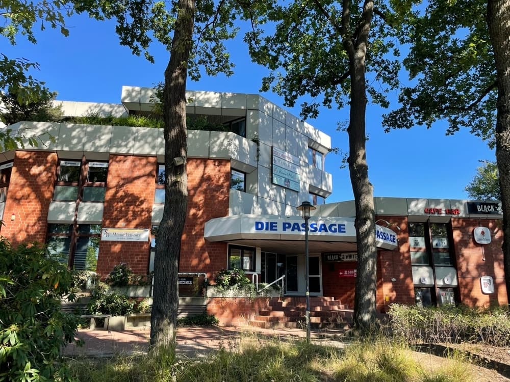 Provisionsfrei helles Ladenbüro, zentral, öffentliche Parkplätze, keine Gastronomie