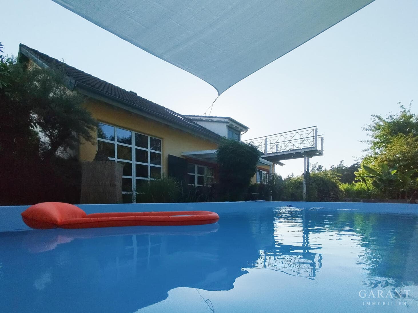 Landhaus bei Stödtlen: ca. 259 m² Wohnen, Pool & eigene Energie - Pferdehaltung möglich