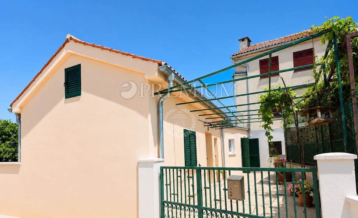 Krk Umgebung, renoviertes Steinhaus mit Dachterrasse!