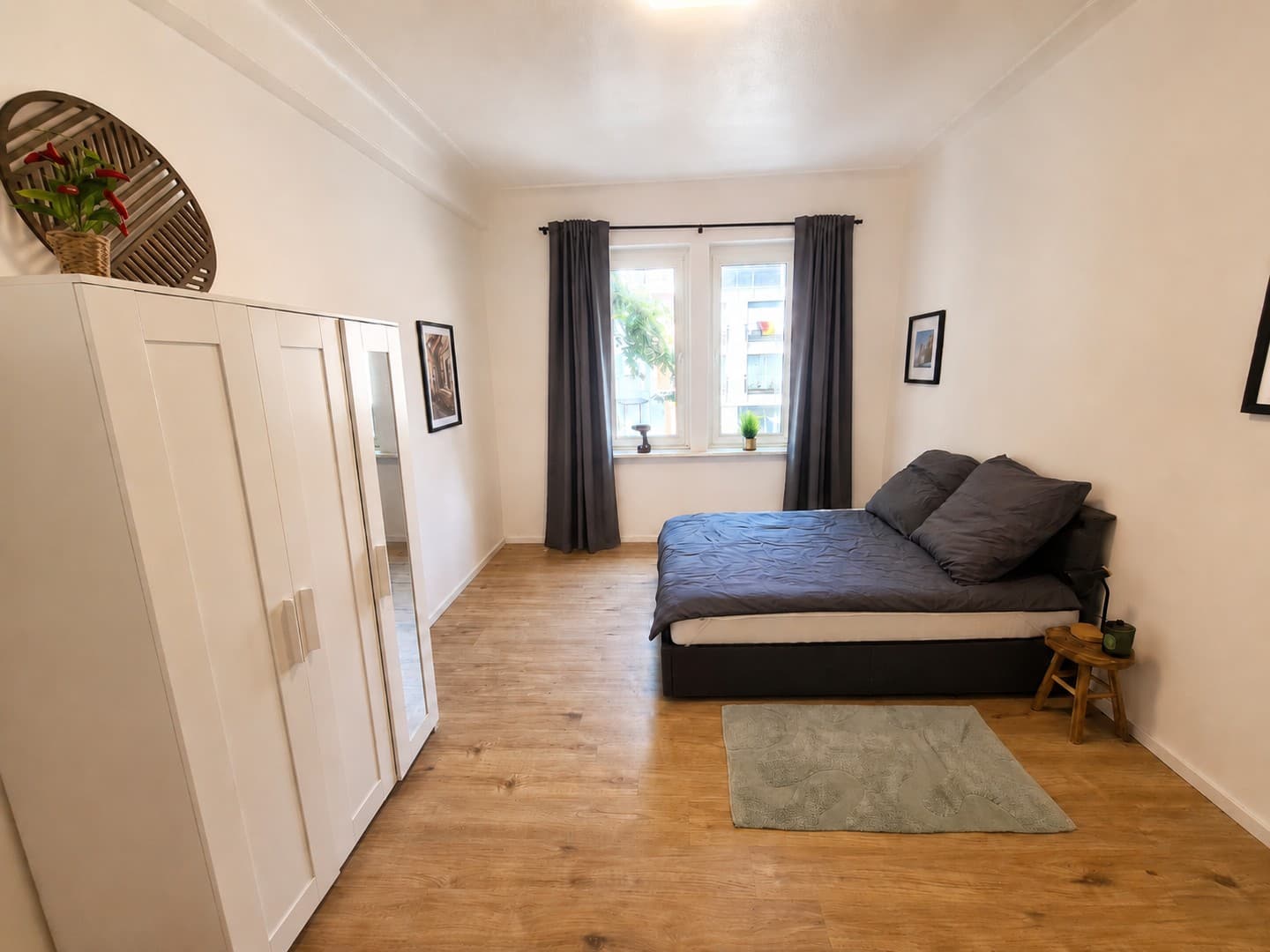 Zimmer Straßenseite 1.OG