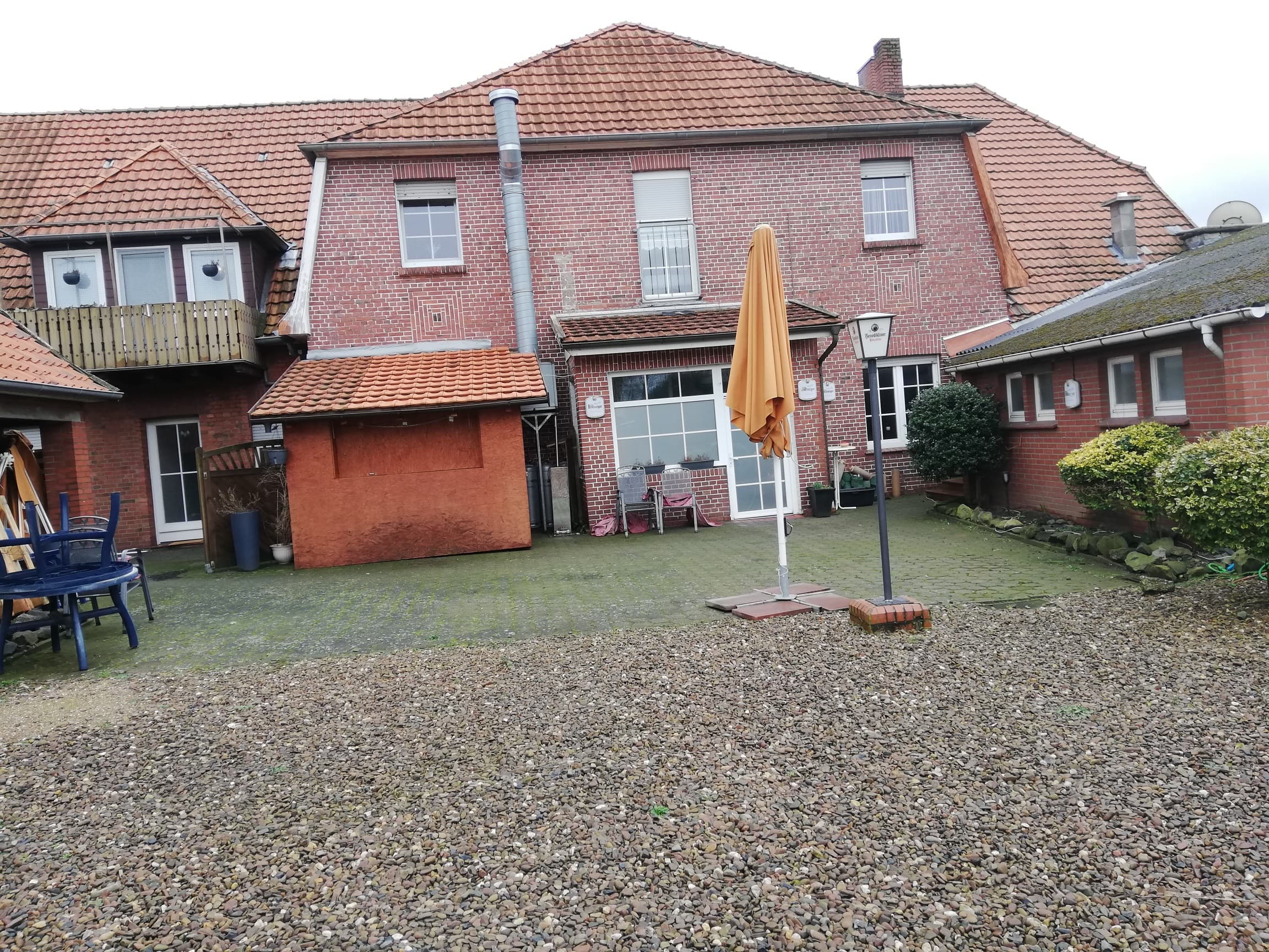Haus mit genehmigter Bauvoranfrage für Umbau zum MFH mit 11 WEHaus mit genehmigter Bauvoranfrage für Umbau zum MFH mit 11 WE