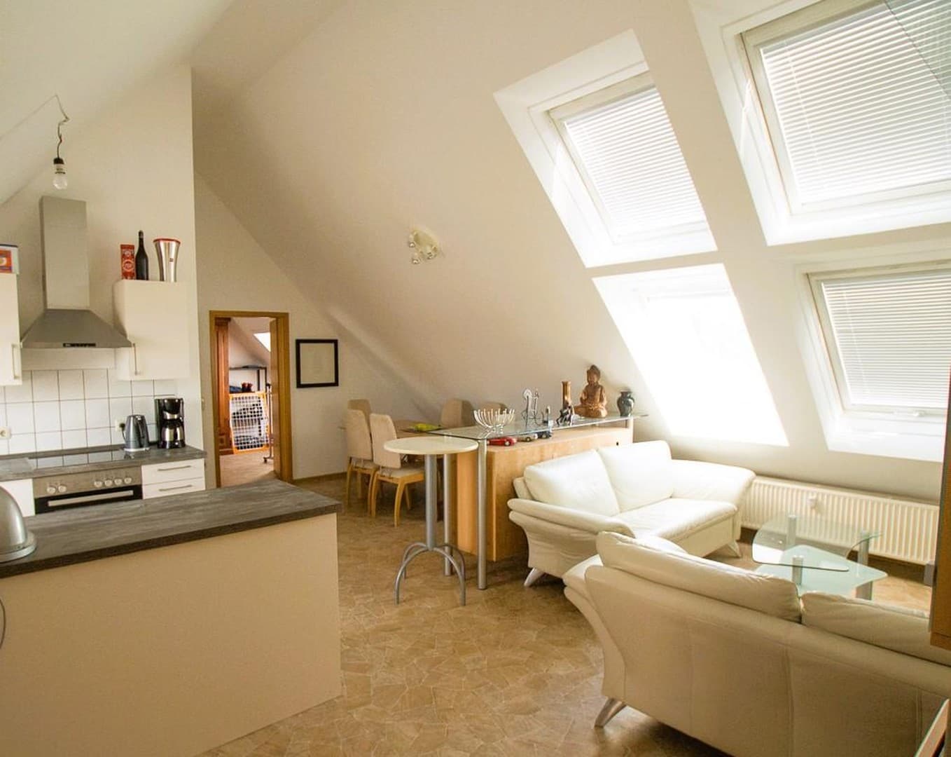 *Reserviert* - Lichtdurchflutete 2-Zimmer-DG-Wohnung mit hohen Decken in Top-Lage in Forchheim