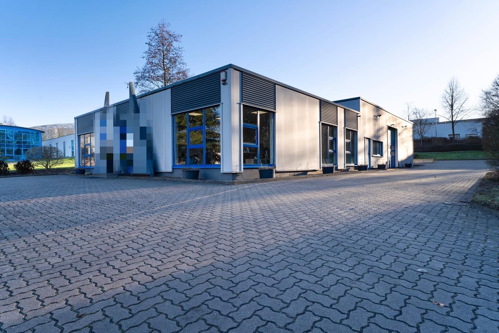 Moderne Gewerbehalle mit Büroflächen – Porta Westfalica, Industriegebiet Holtrup, A2-Anbindung