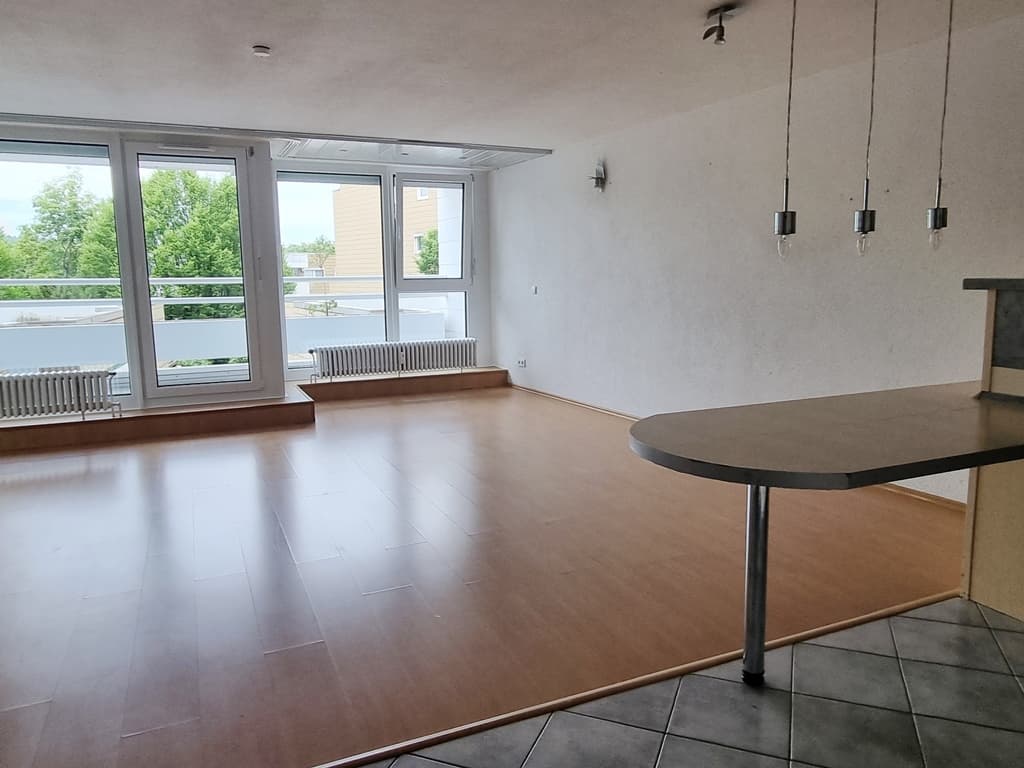 "Gepflegte 1,5- bis 2-Zi.-Wohnung mit Aufzug, Balkon u. Stellplatz in Böblingen"