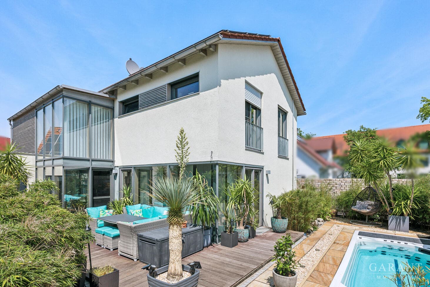 Design trifft Wohnkomfort - Architektenhaus mit Sauna, Whirlpool & Pool