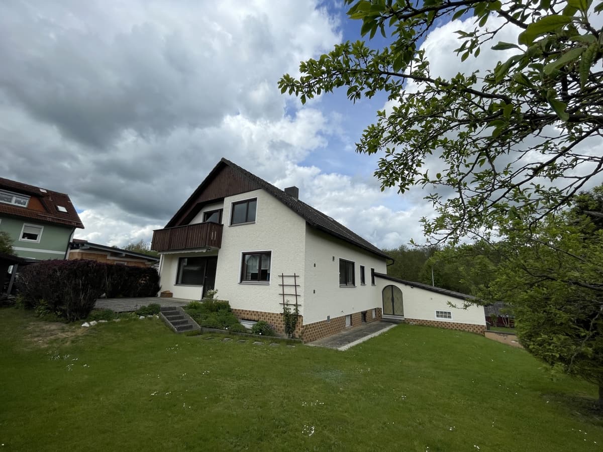 Einfamilienhaus in ruhiger Lage mit Terrasse und Balkon!