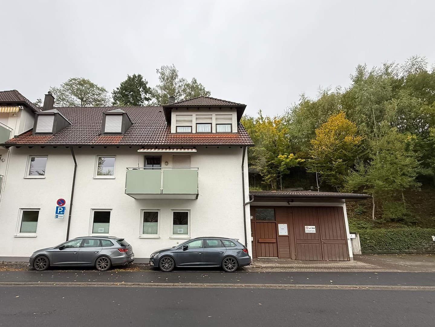 Ebenerdige großzügige Praxisräume inkl. großer Garage und Stellplatz direkt am Georgipark