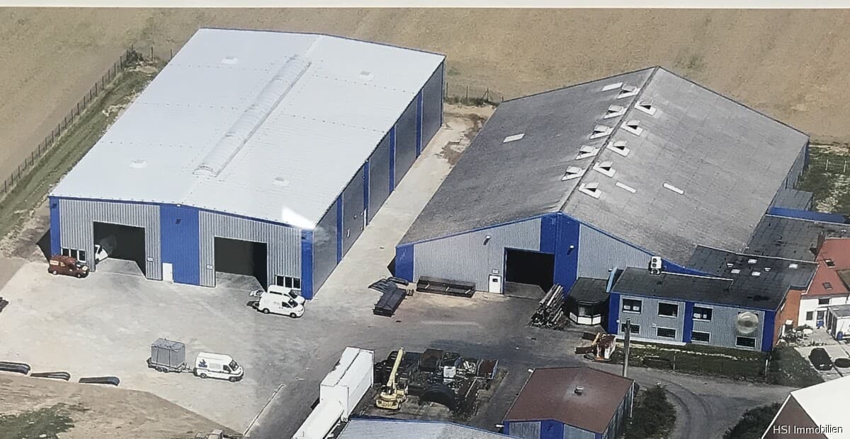 Hallenkomplex mit langfristigem Mietvertrag. Hohe Rendite mit einem sicheren Mieter .
