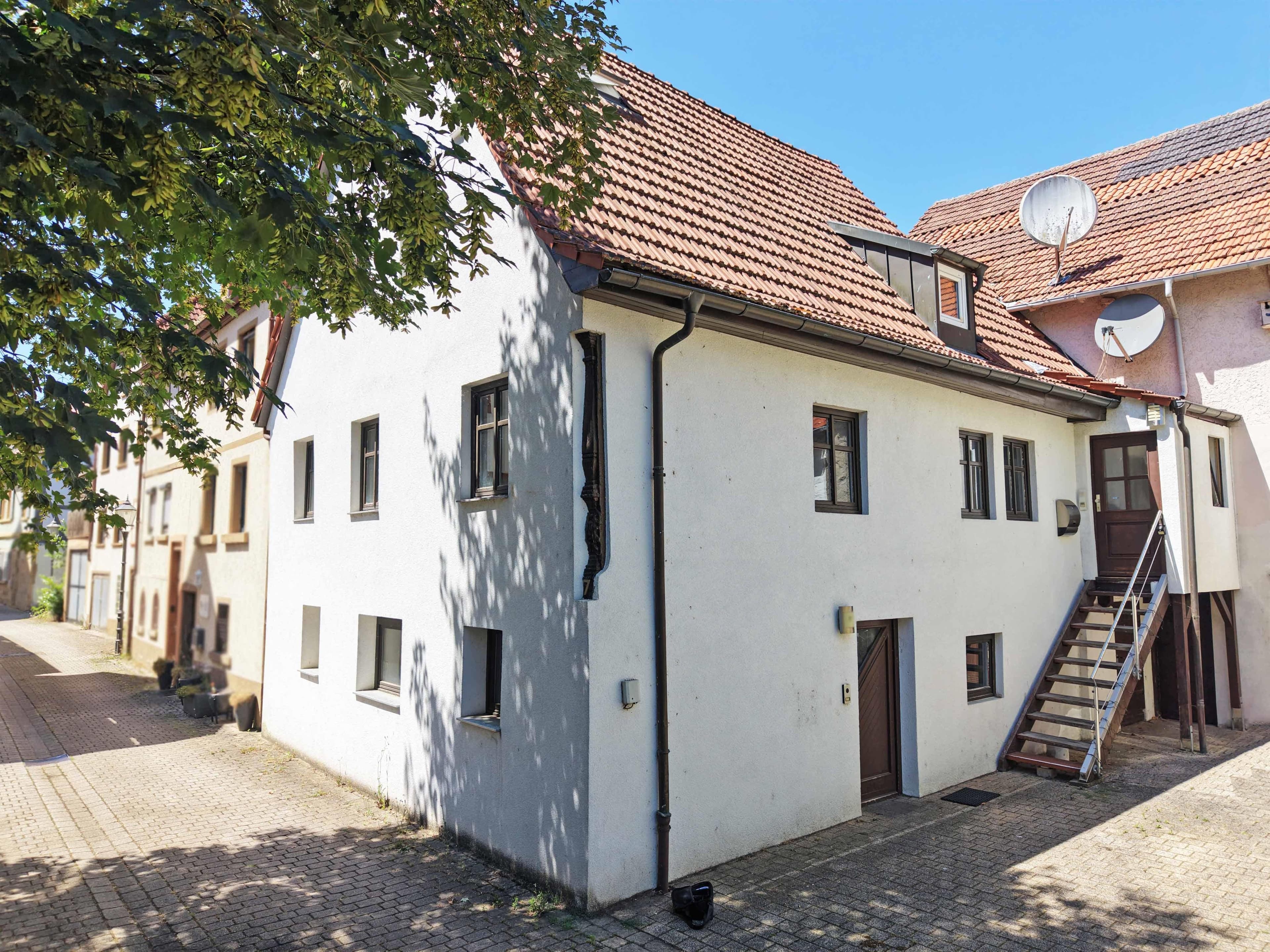 Zweifamilienhaus mit Scheune in Neckarbischofsheim!