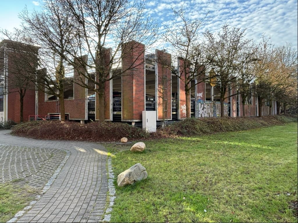 Stellplätze in der Parkpalette Hoisbüttel zu vermieten