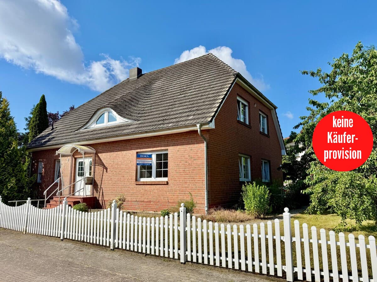 HORN IMMOBILIEN++ 2 km bis Neubrandenburg, großes Einfamilienhaus mit vielen Extras - Einliegerwohnung möglich