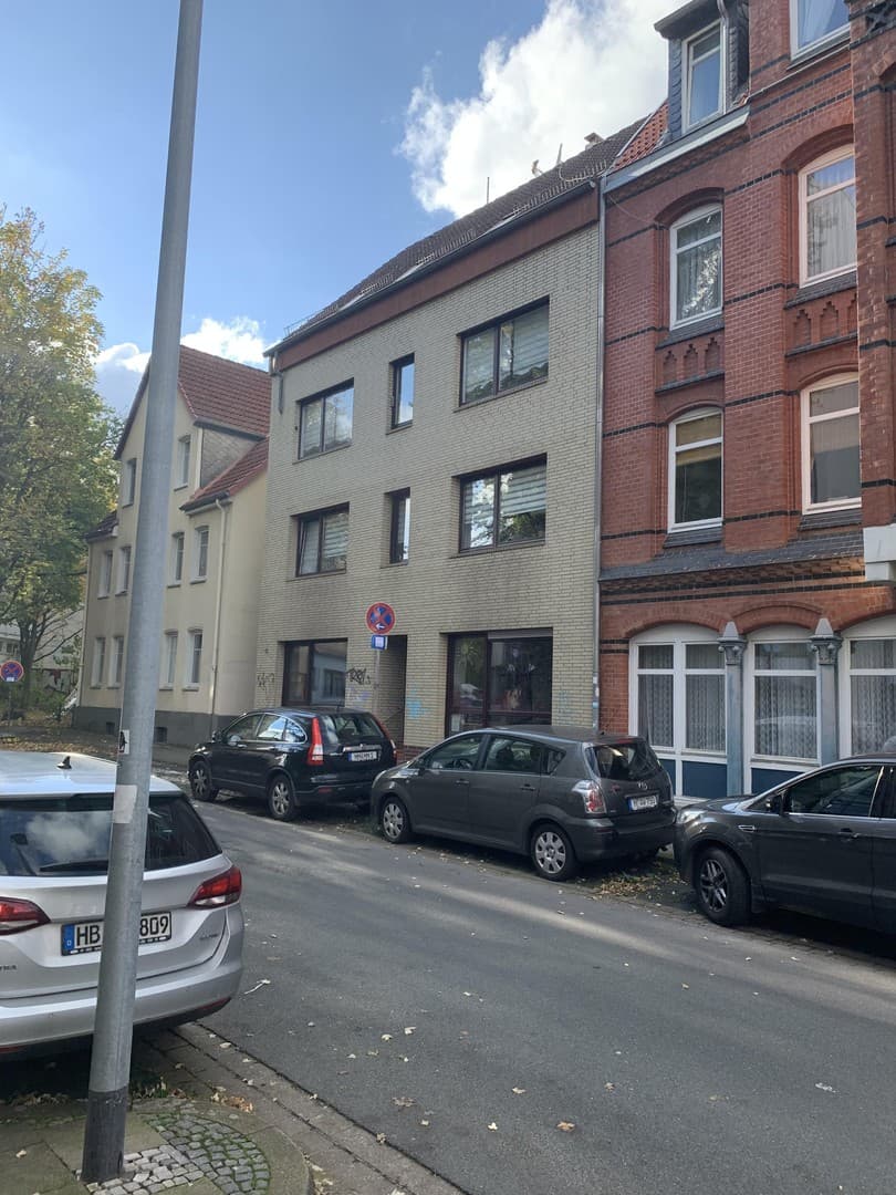 Frontalansicht von der Strasse