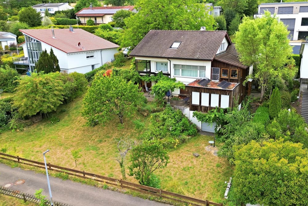 Mehrgenerationen-Traum: Großes Zweifamilienhaus in Tüllingen: 2 separate Grundbücher & Panoramablick