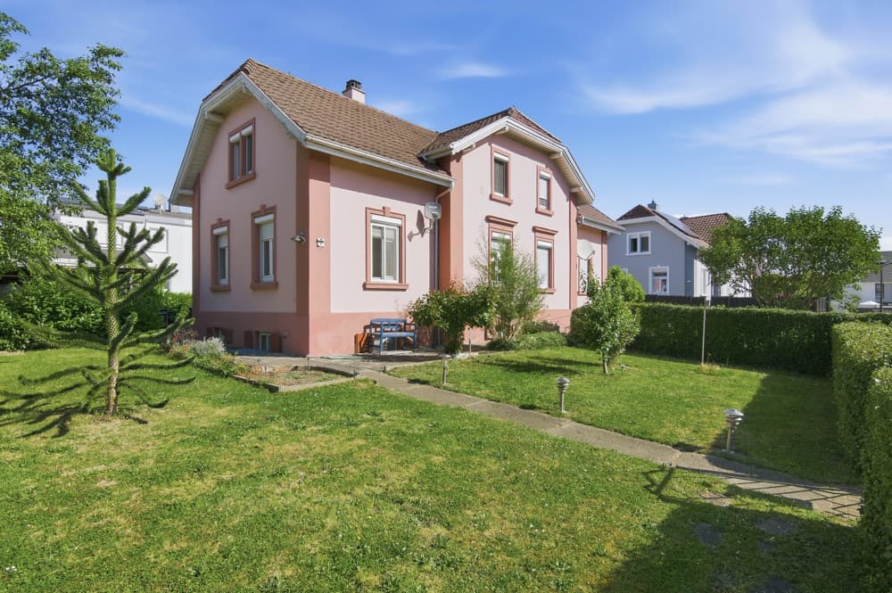 Historischer Charme trifft Gemütlichkeit: Doppelhaushälfte mit Kamin & Garten