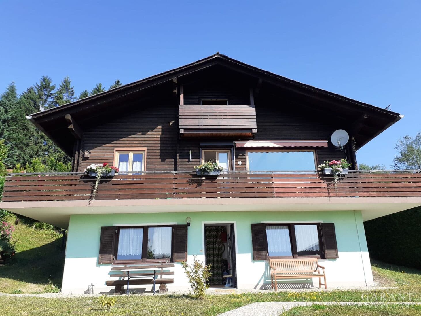 Traumblick in Windorf: Lichtdurchflutetes 2-Zimmer-Idyll mit XXL-Terrasse, Carport & Saunapotential!
