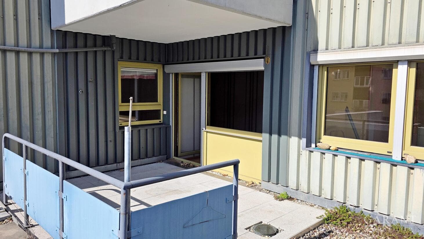 Gepflegte 2 Zimmer-Wohnung mit großer Terrasse in zentraler Lage!