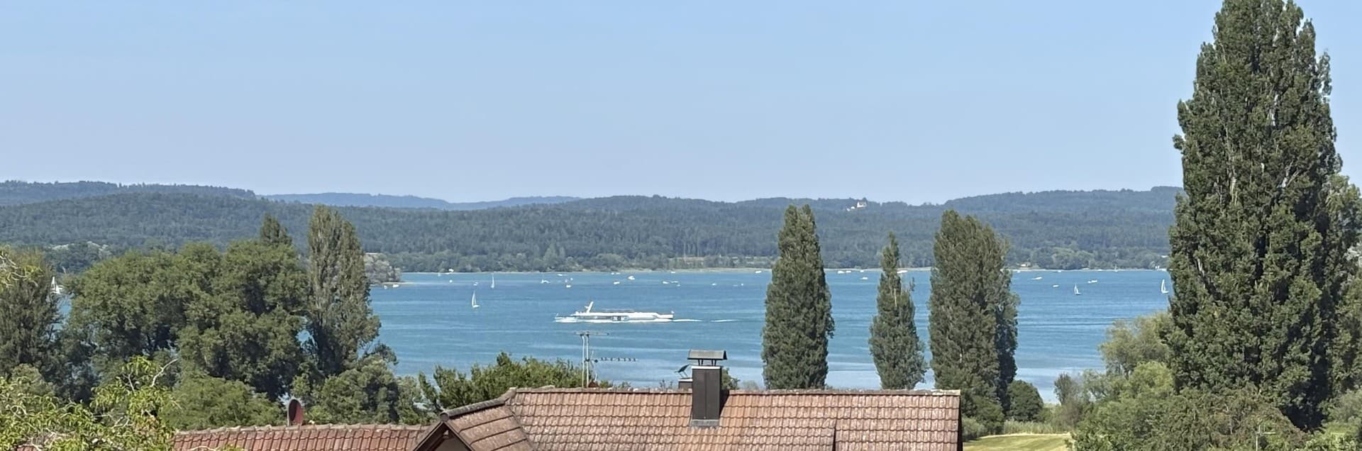 Leben, wo andere Urlaub machen - modernes Reihenhaus mit traumhaften Seeblick auf der Höri
