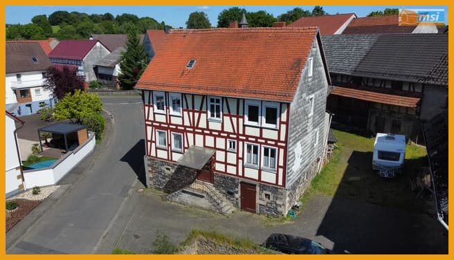 CHARMANTER ALTBAU MIT ENTWICKLUNGSPOTENTIAL!
KEINE KÄUFERPROVISION!