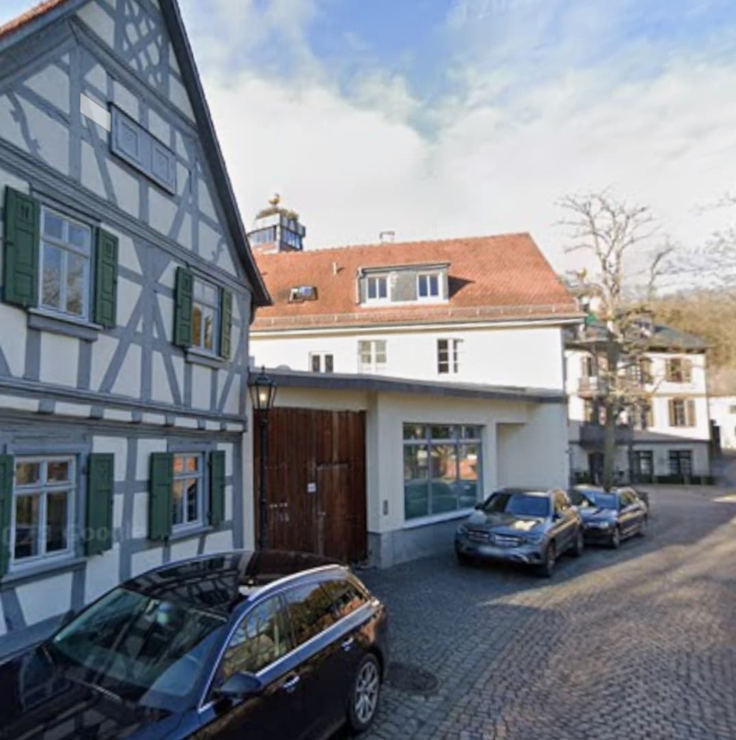 Wohnen mit direktem Blick auf das Hundertwasserhaus – Historisches Flair in Bad Soden am Taunus