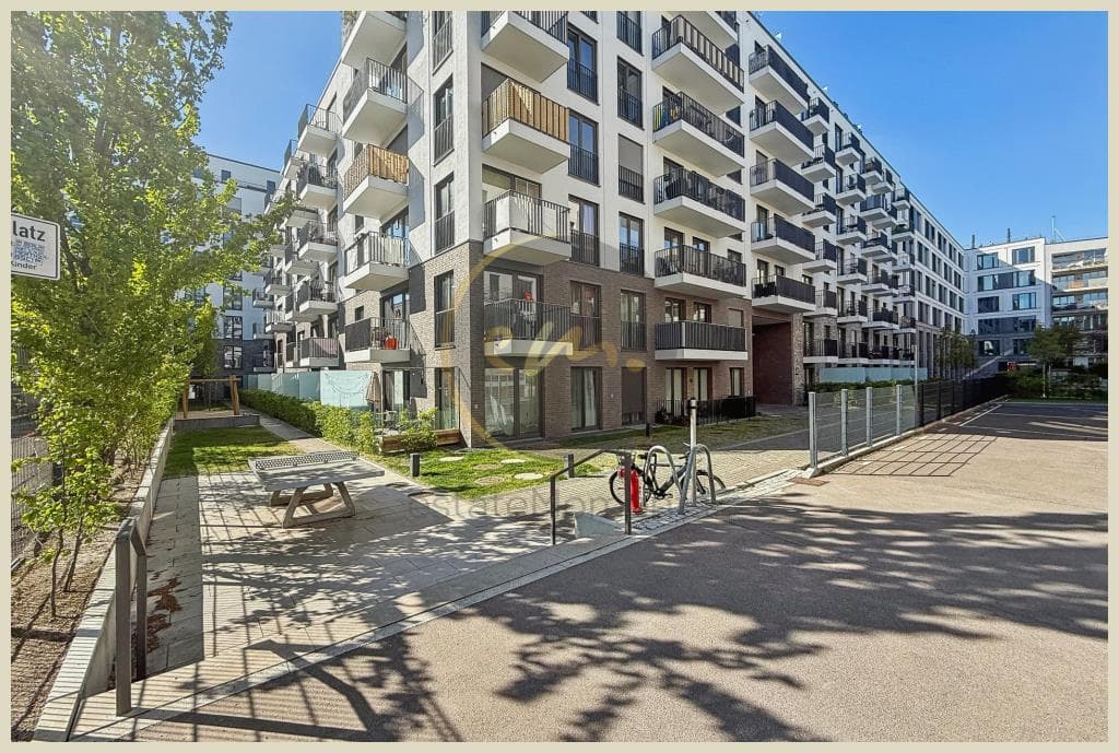 Helle, moderne und energieeffiziente Neubauwohnung mit Einbauküche und Balkon in Berlin-Tiergarten