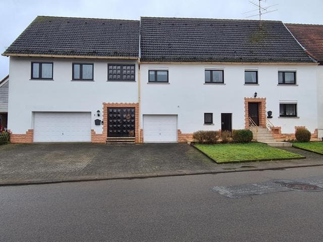 Großzügiges gepflegtes 2-Familienhaus Nähe Schönenberg-Kübelberg