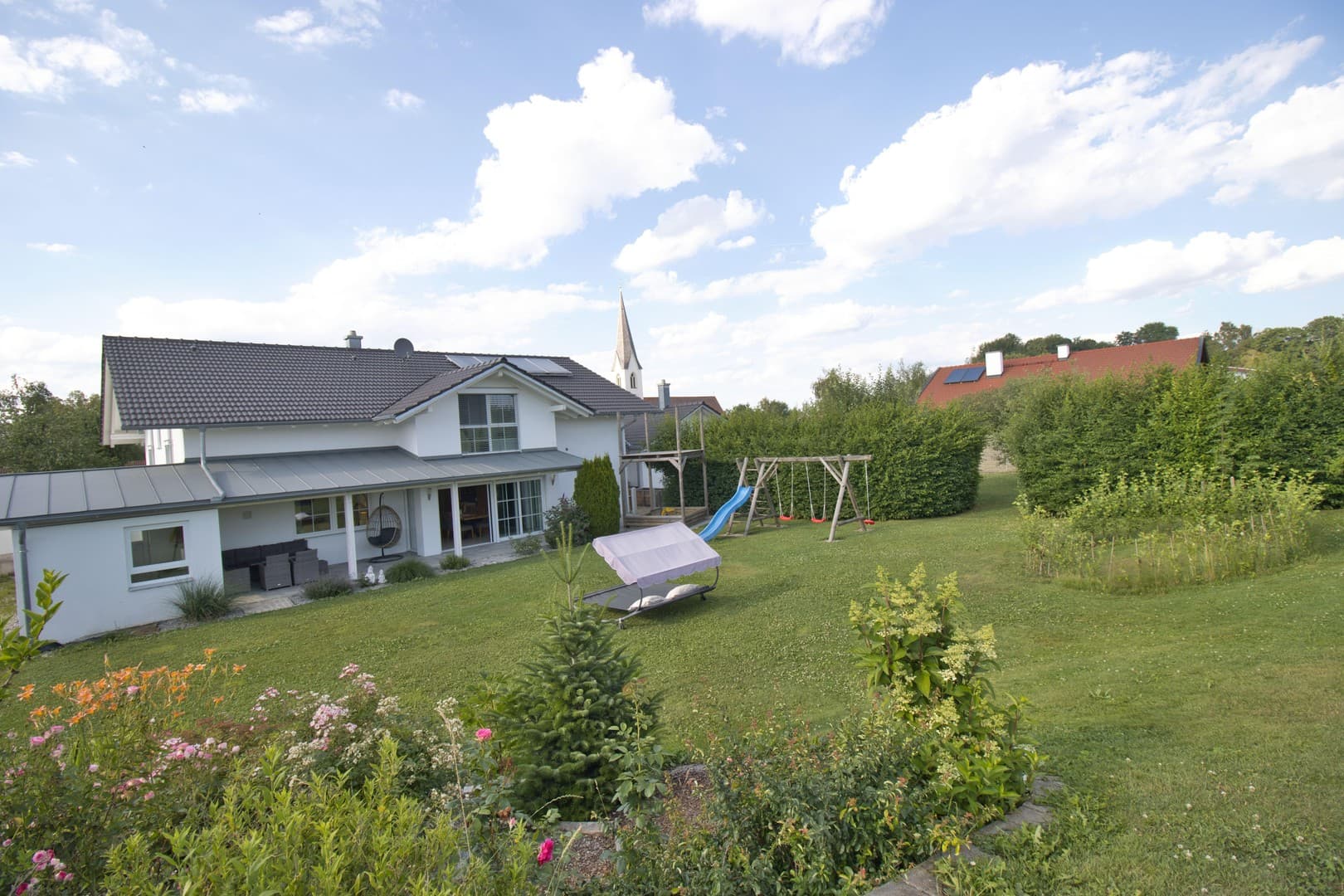 Einzigartiges Wohn- und Geschäftshaus in idyllischer Ortsrandlage mit Blick ins Grüne