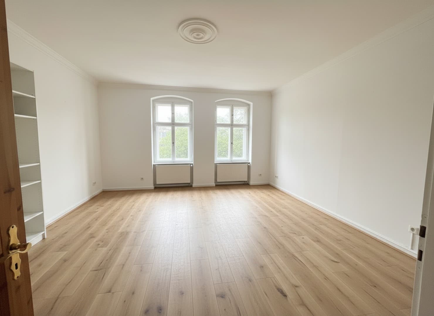 1-Zimmer-Altbau-Wohnung mit Balkon zum Innenhof