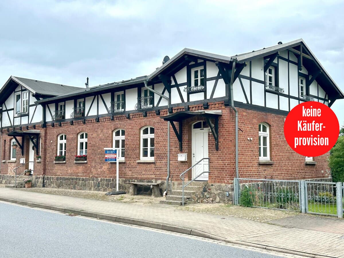 HORN IMMOBILIEN ++ charmantes Zweifamilienhaus in Klein Helle, nur 15 min bis Neubrandenburg