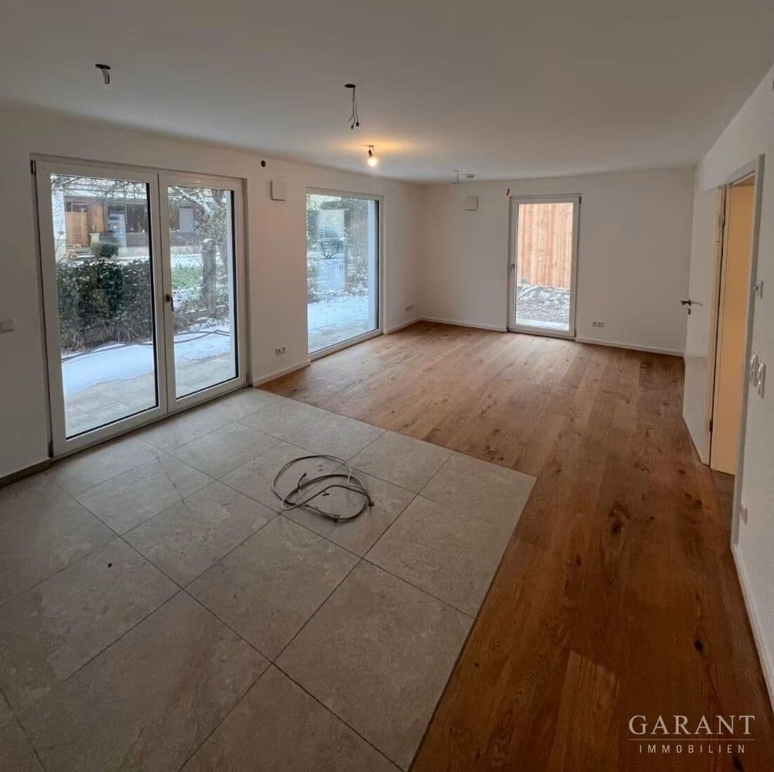 Hochwertige 3 Zimmer-Erdgeschoss-Wohnung mit Terrasse & Garten