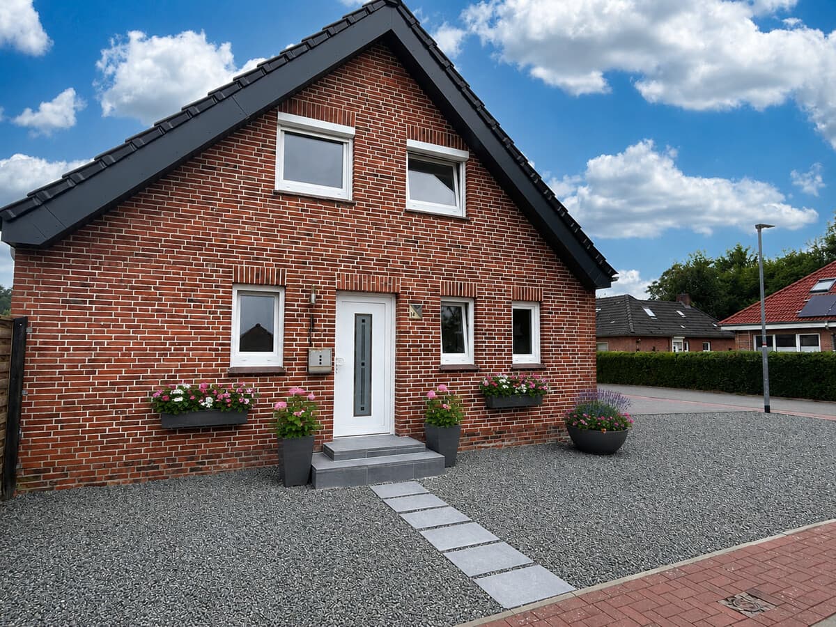 Modernisiertes Einfamilienhaus in ruhiger Sackgassenlage – Stilvoll wohnen mit Gartenidylle in Marne