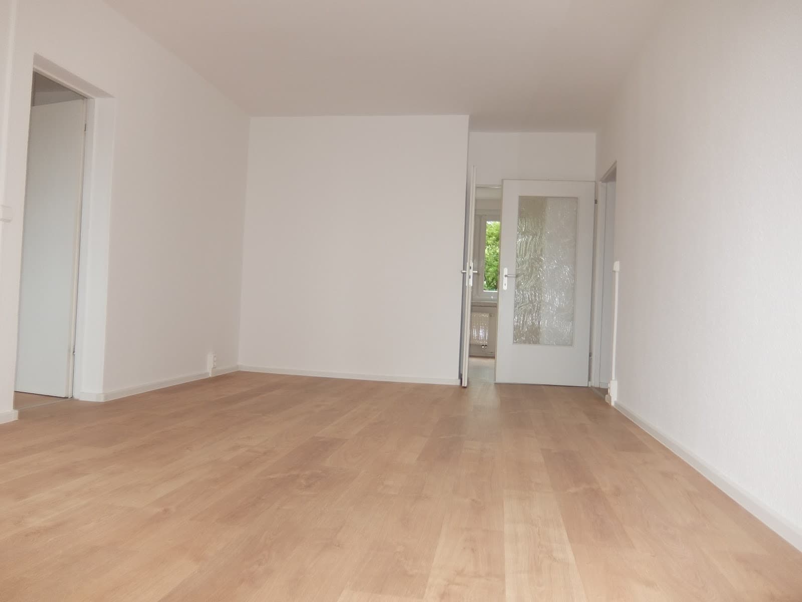 4-Zimmer-Wohnung mit großem Balkon und Dusche