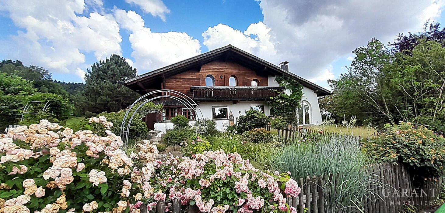 Naturidylle pur: Alpin-Look-Domizil in absolut ruhiger und privater Randlage