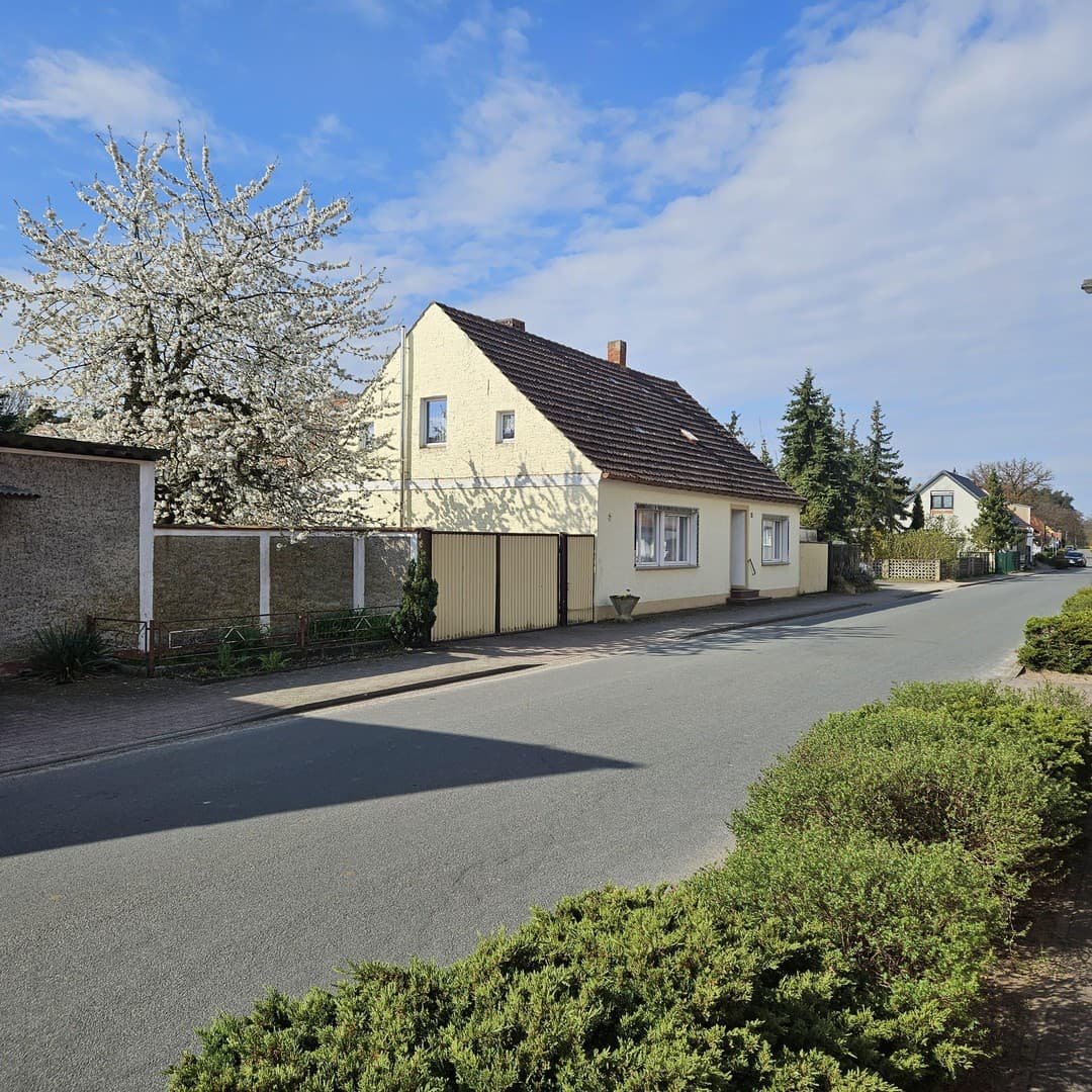 Hofanlage mit Wohnhaus, Scheune & ca. 5.000 m² Land – provisionsfrei