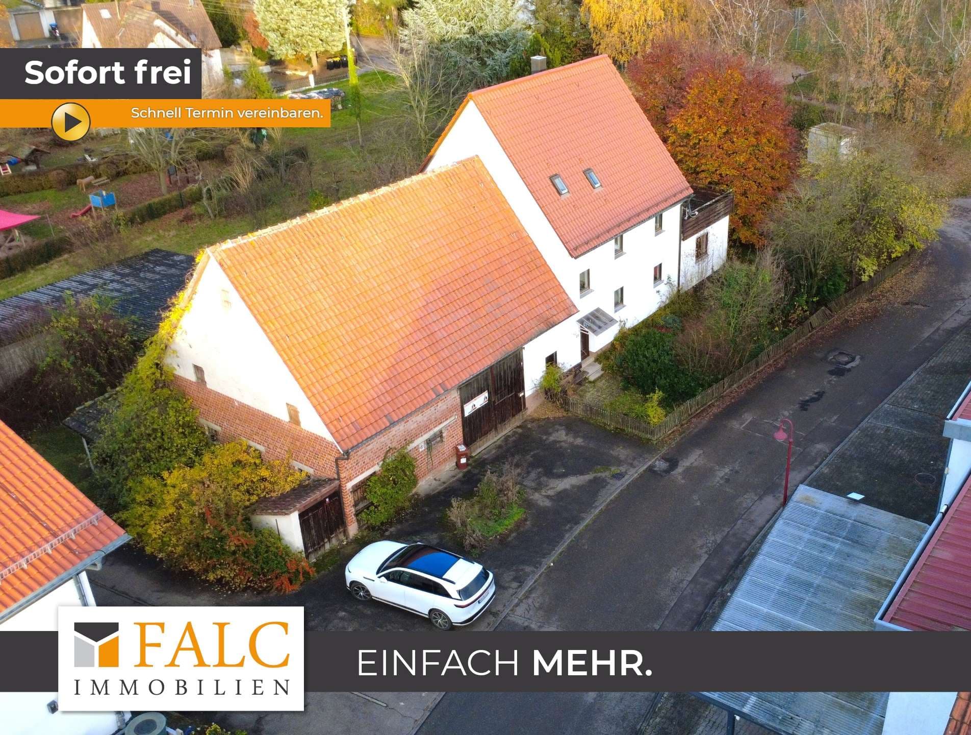 Viel Fläche, noch mehr Möglichkeiten! 3-Stöckiges Landhaus mit XXL Scheune - FALC Immobilien