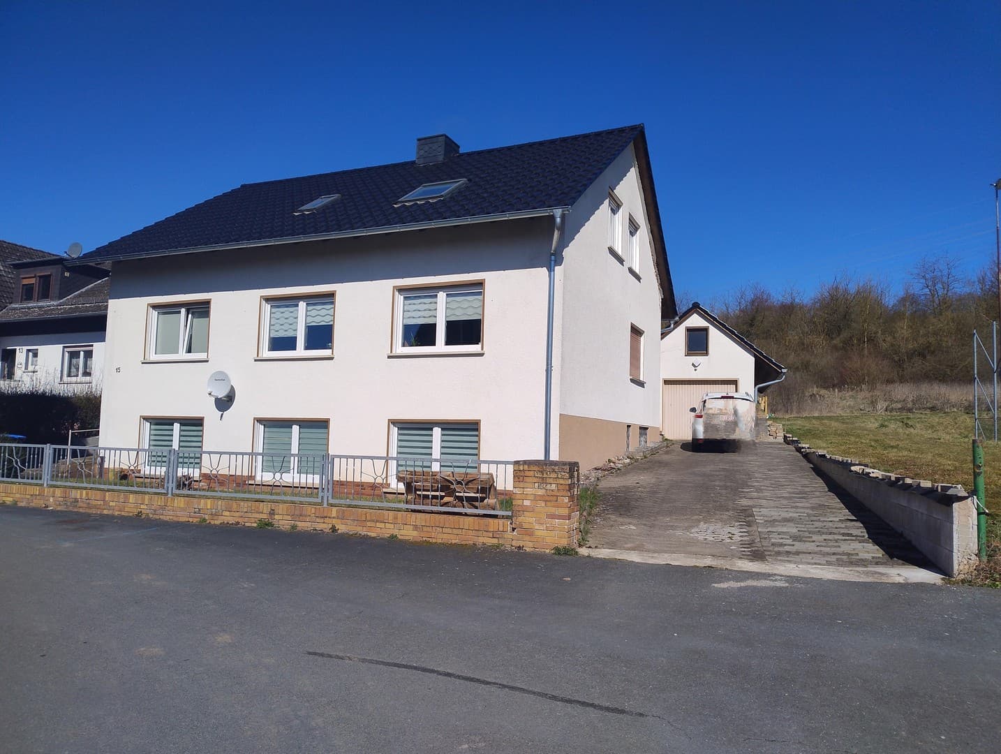 1 Familienhaus ( bis 3 Einheiten möglich)