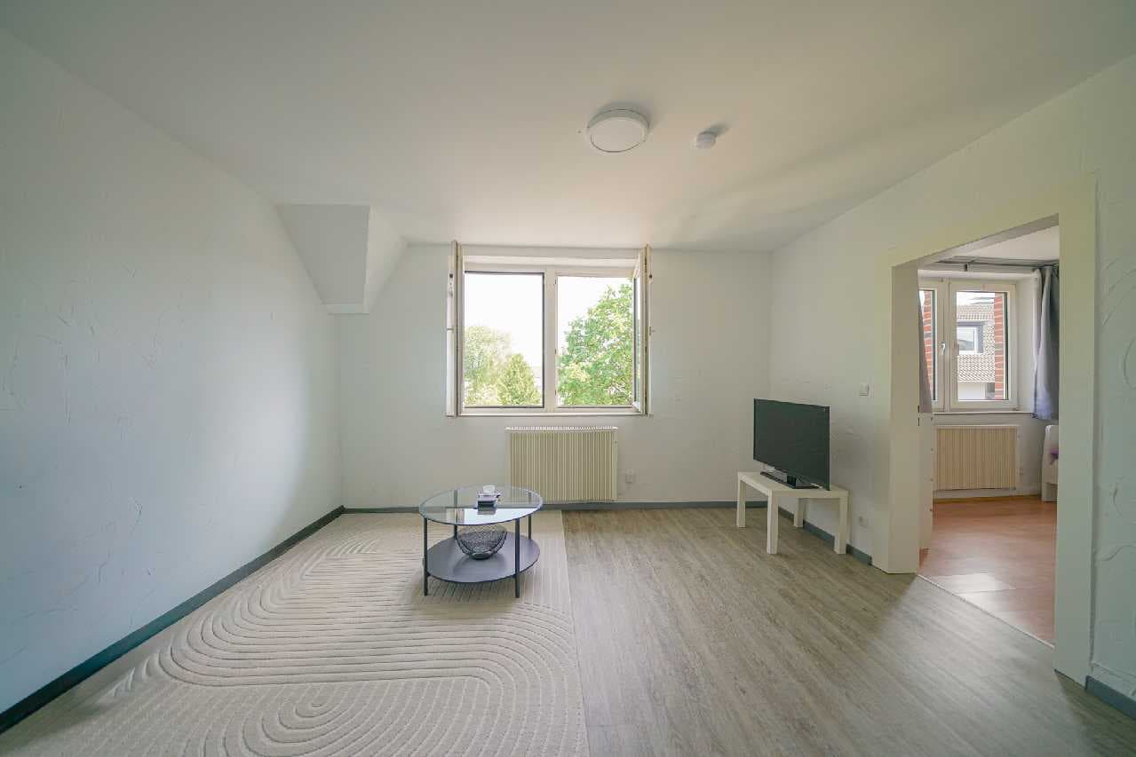 Ratingen-Ost: Helle 2-Zimmer-Wohnung mit Einbauküche und Gartenmitbenutzung