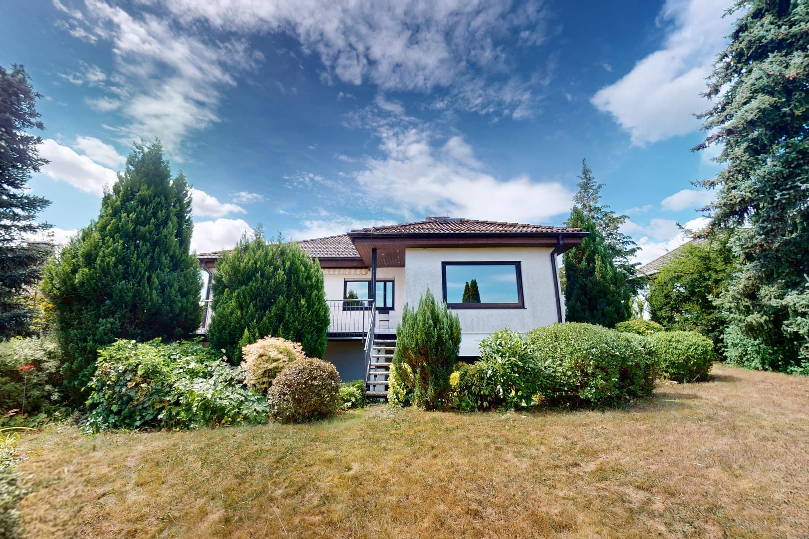 RESERVIERT - Bungalow mit Taunusblick, barrierearmem Wohnen und vielseitig nutzbarem Untergeschoss