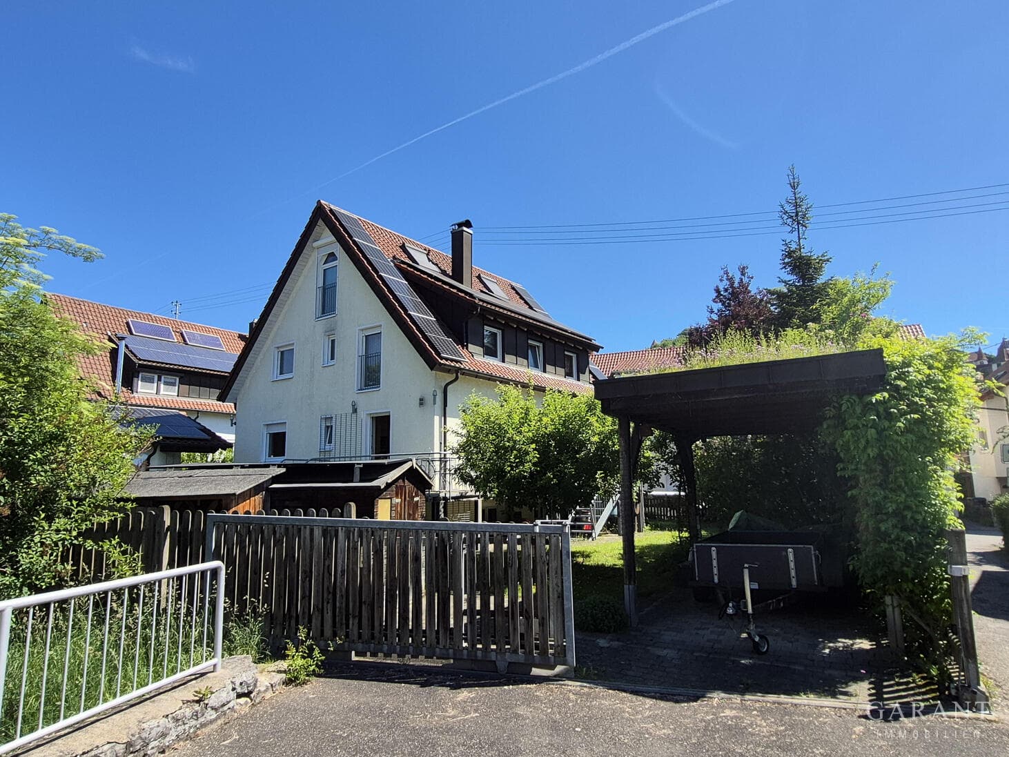 Grüne Stadtoase für große Familien, top gepflegt und energetisch saniert!